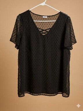 Boho Chic Business Casual Swiss Dot V-Neck Short Sleeve Top with Crisscross